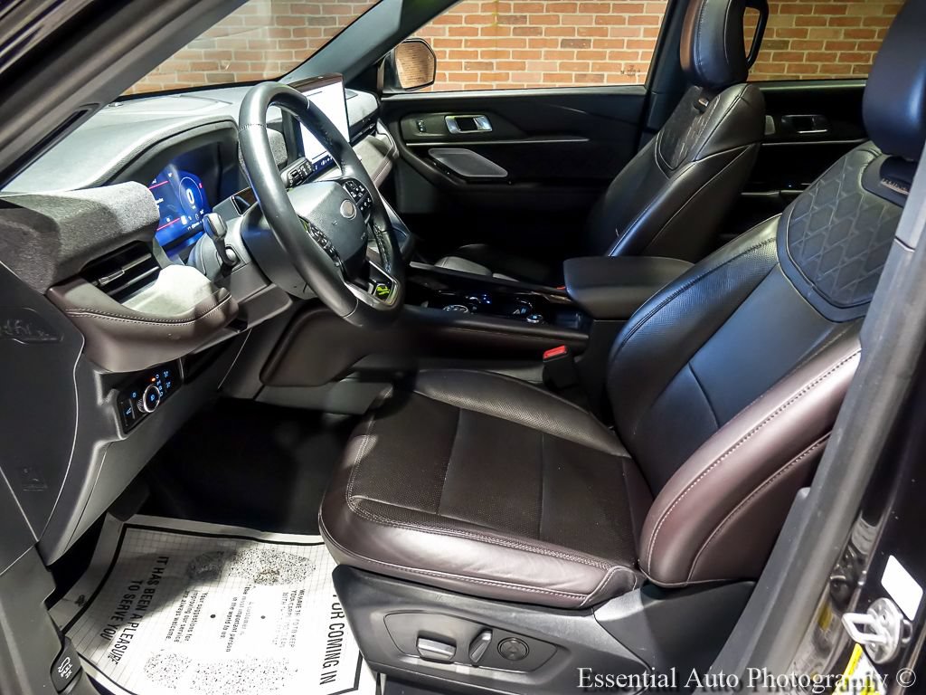 Used 2025 Ford Explorer Platinum w/ LUX Leather Package AWD/4WD image 12