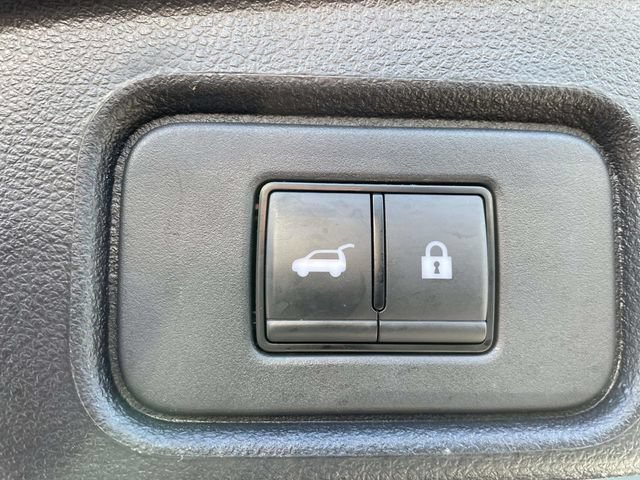 Used 2025 Nissan Pathfinder SV FWD image 19