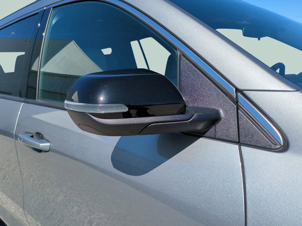 Used 2025 Chevrolet Traverse LT image 11