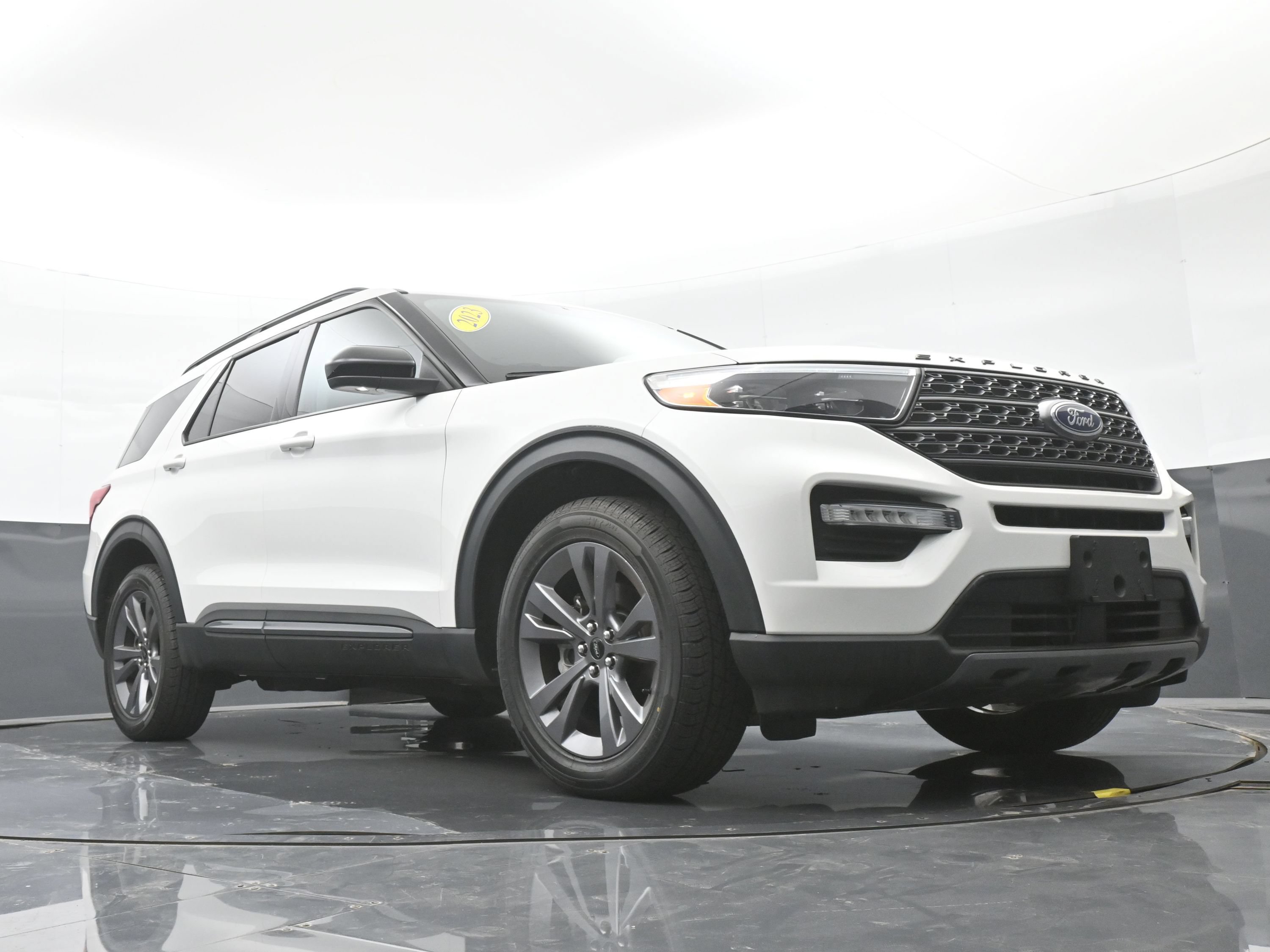 Used 2023 Ford Explorer XLT w/ Equipment Group 202A AWD/4WD image 42