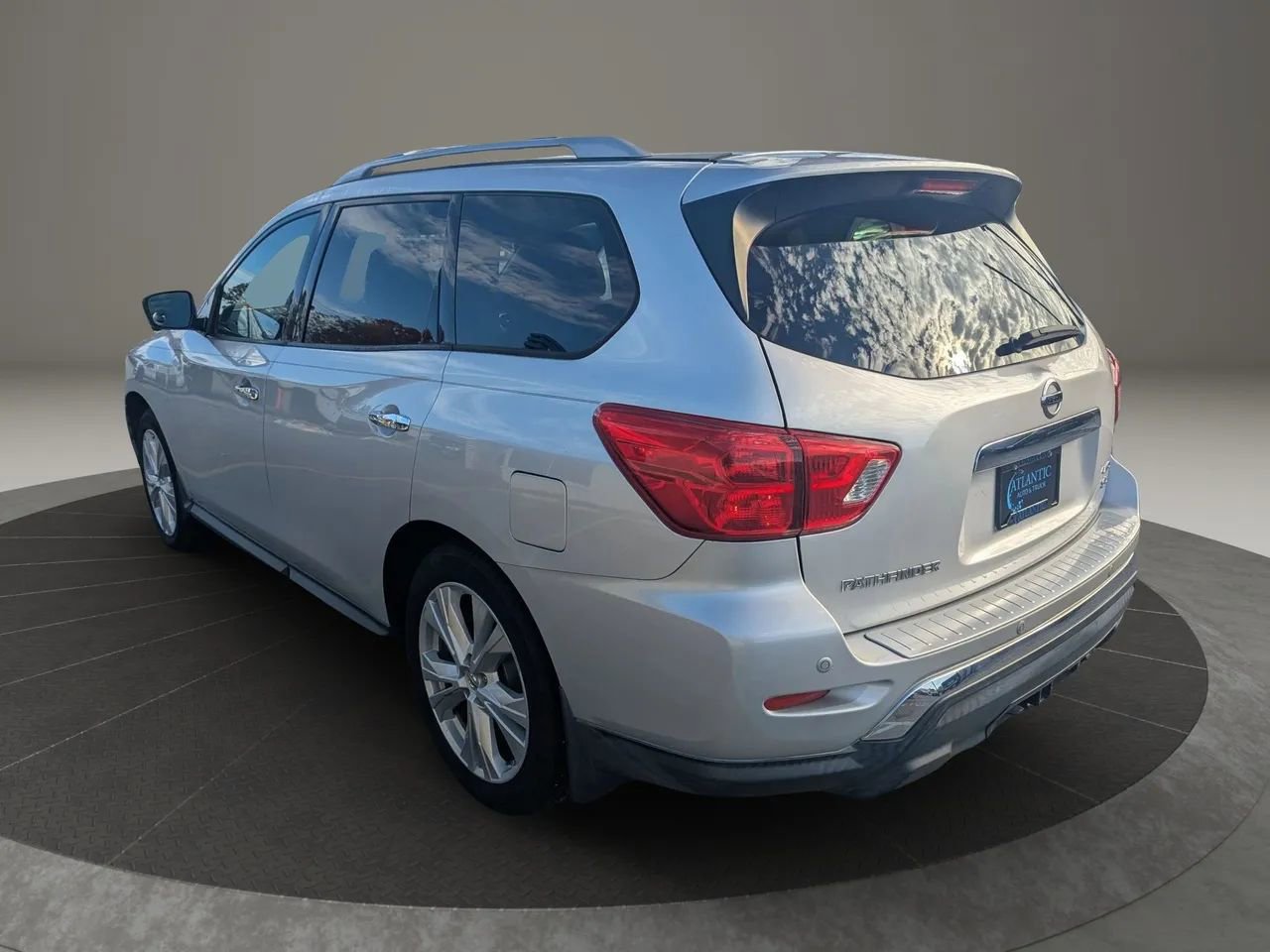 Used 2018 Nissan Pathfinder SL w/ SL Premium Package image 5
