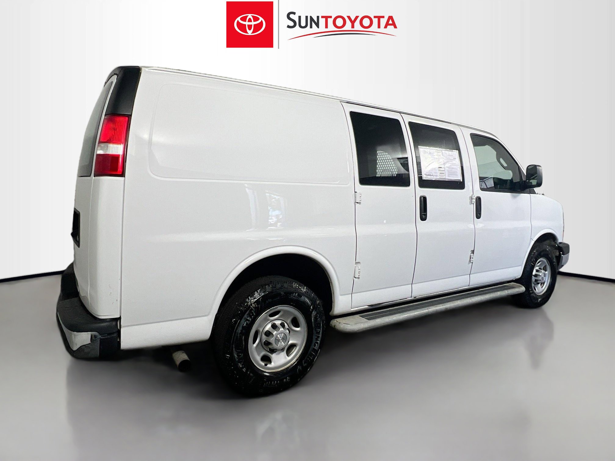 Used 2019 Chevrolet Express 2500 w/ Driver Convenience Package RWD image 4
