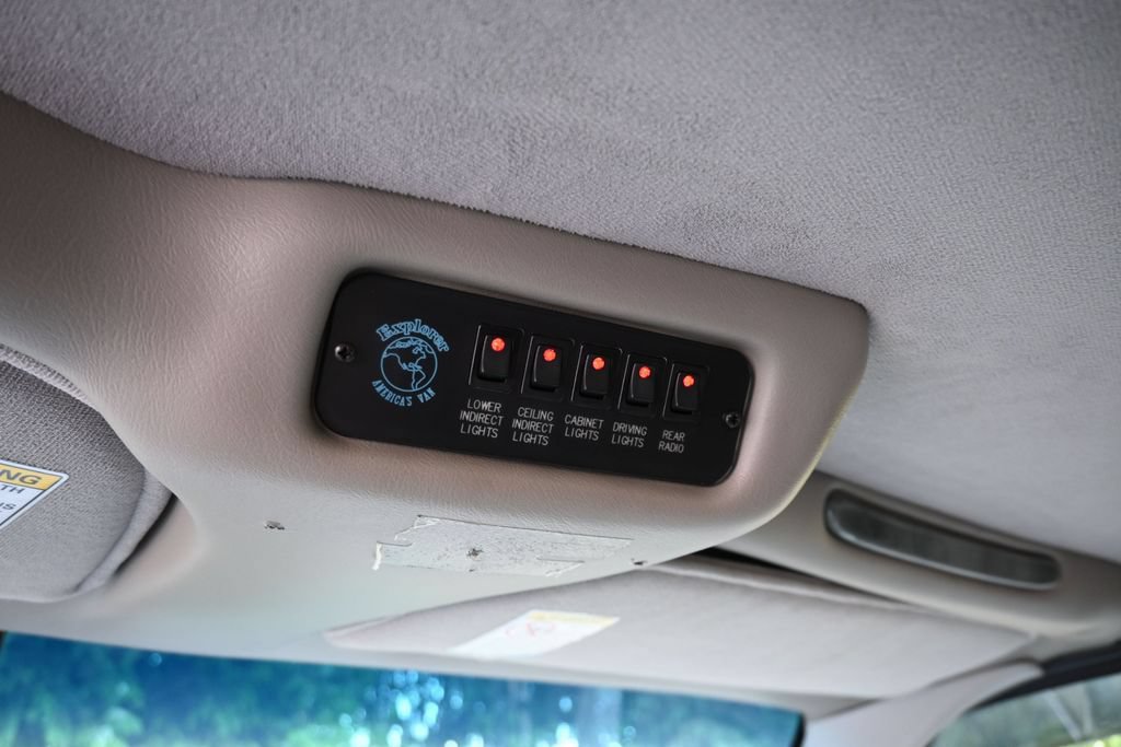 Used 2006 Ford E-150 and Econoline 150 RWD image 16