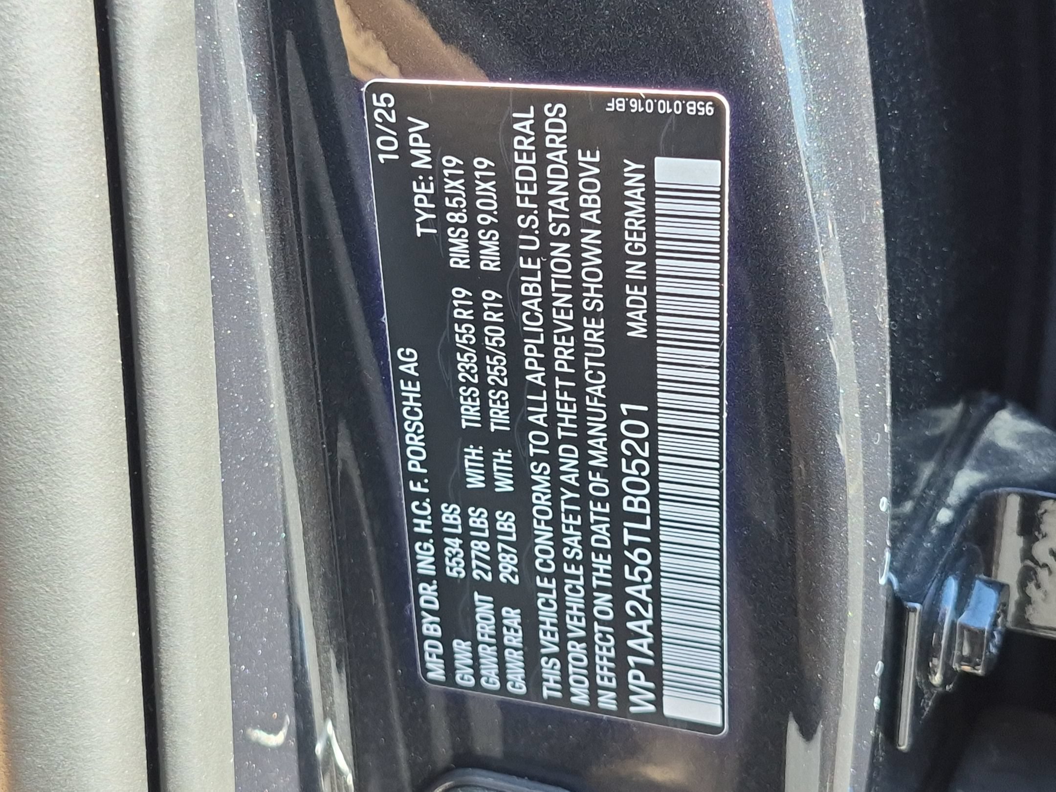 Certified 2026 Porsche Macan AWD/4WD image 28