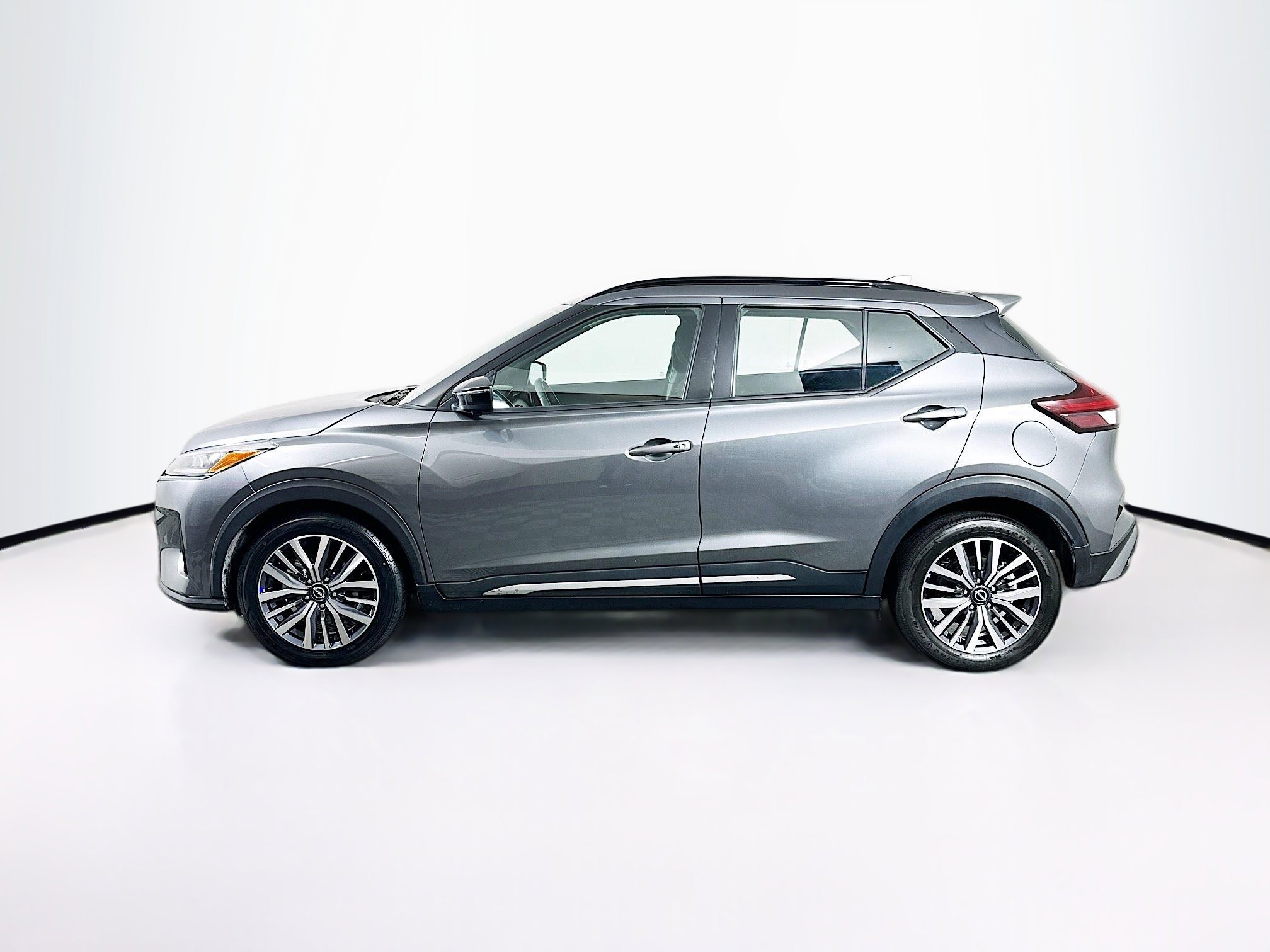 Used 2024 Nissan Kicks SR image 4