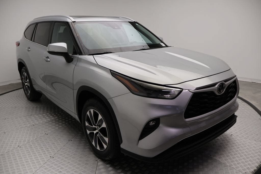 Used 2023 Toyota Highlander XLE FWD image 6