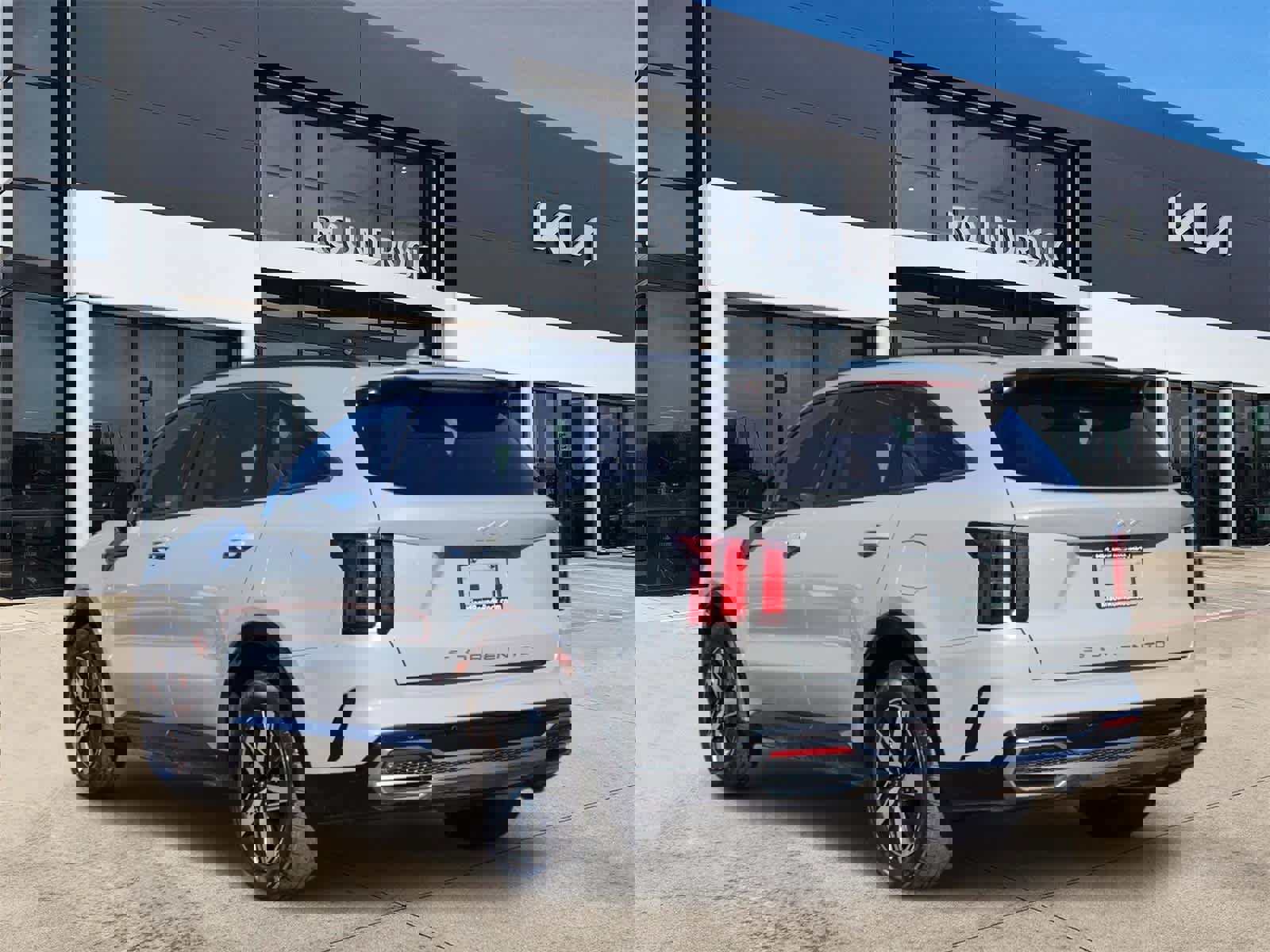 Used 2022 Kia Sorento EX w/ Panoramic Sunroof Package image 6