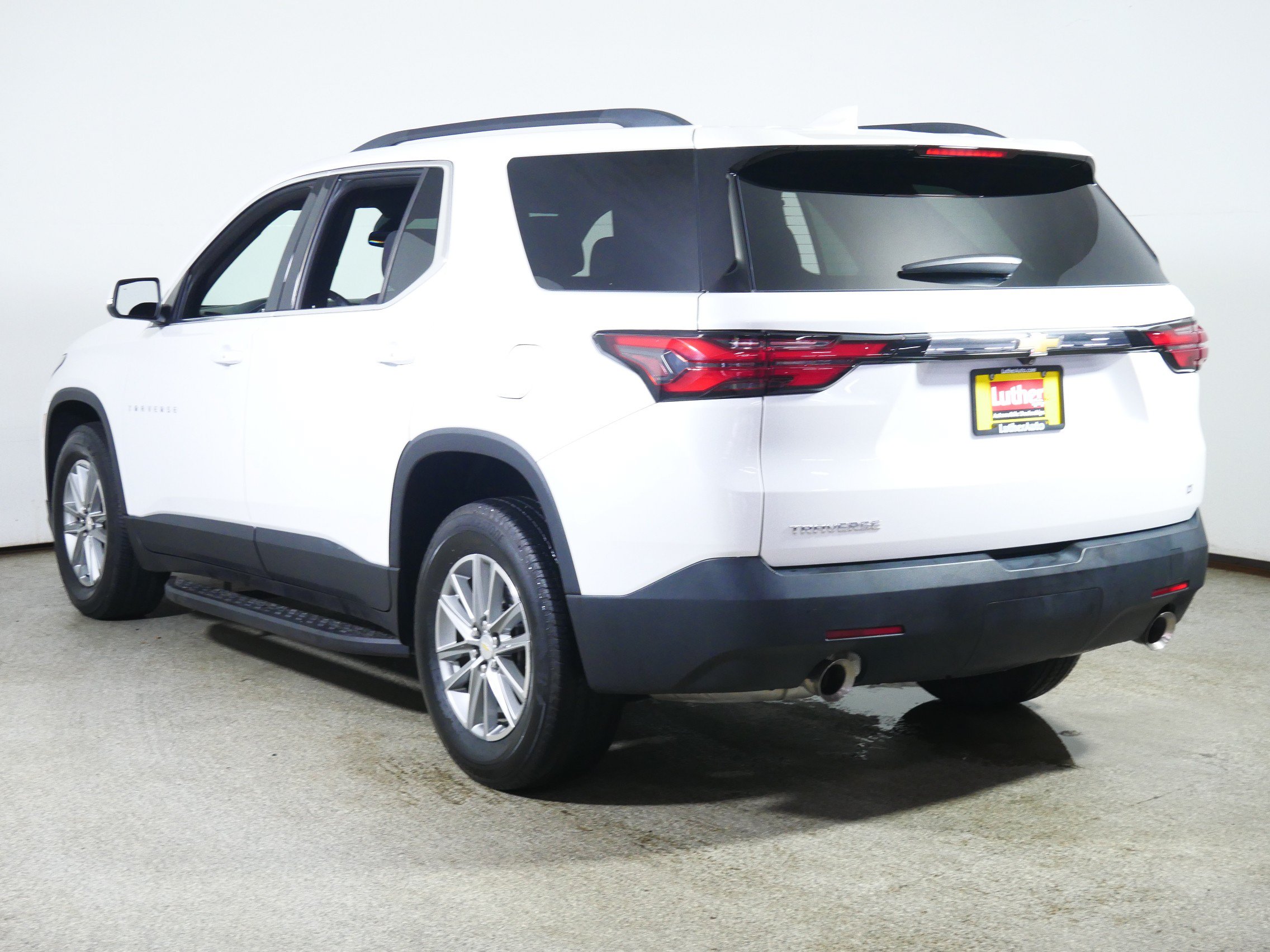 Used 2023 Chevrolet Traverse LT FWD image 5