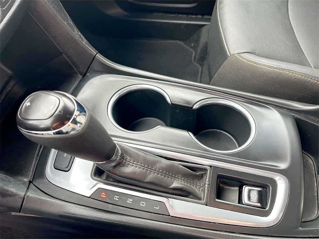 Used 2020 Chevrolet Equinox LT w/ Midnight Edition image 16