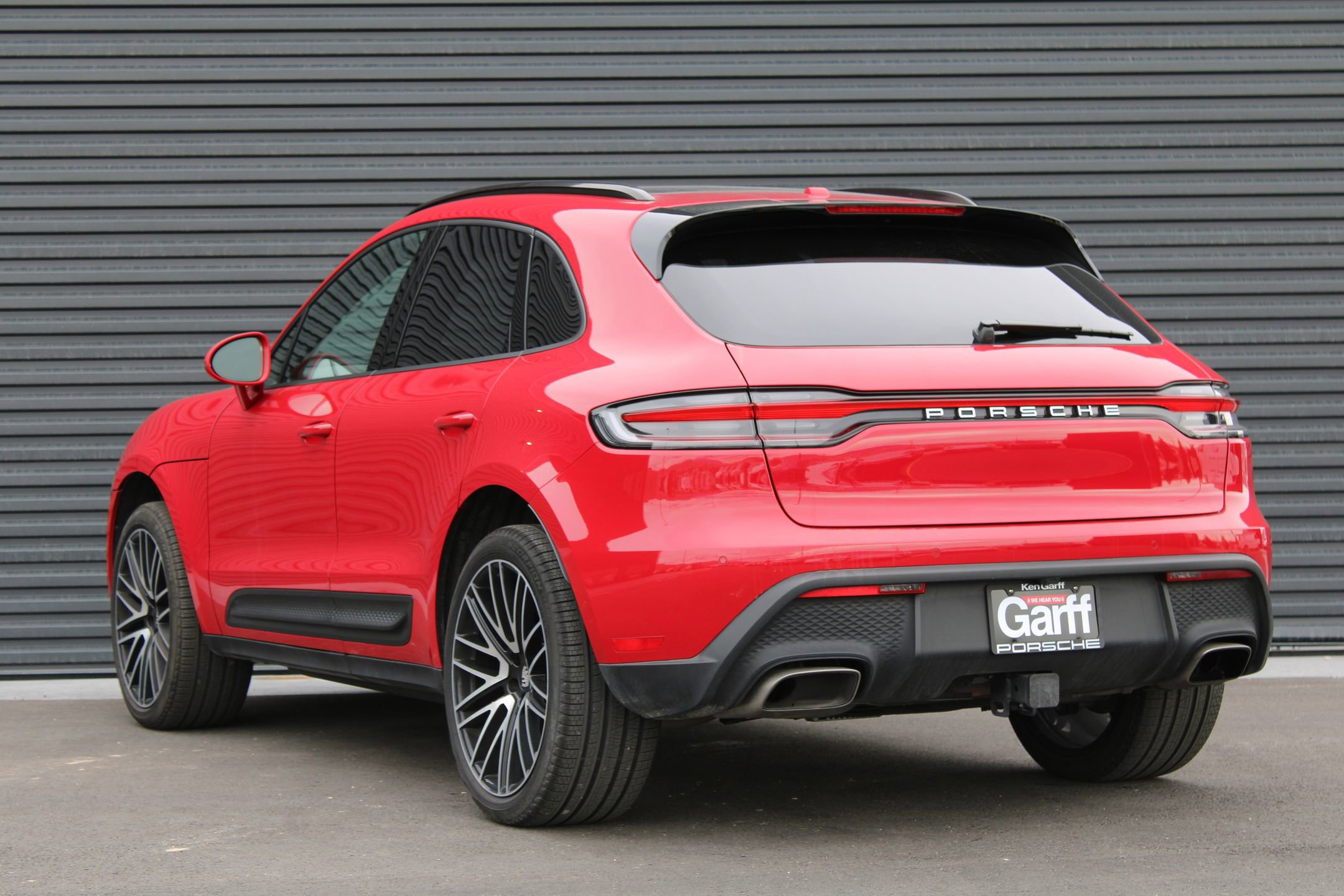 Used 2025 Porsche Macan image 3
