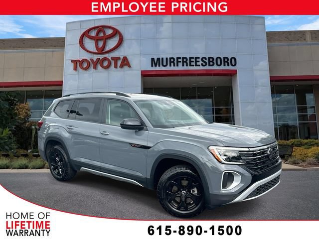Used 2024 Volkswagen Atlas Peak Edition SE AWD/4WD image 1