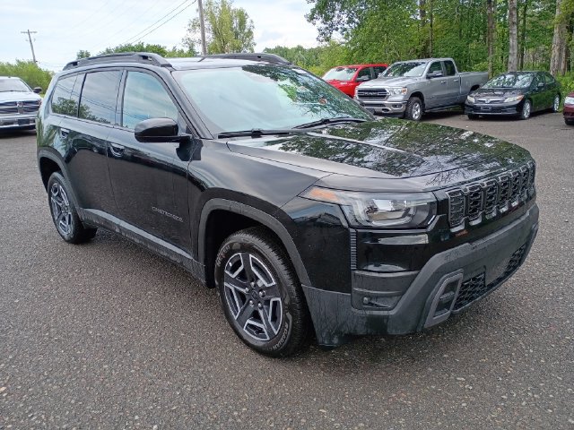 Used 2026 Jeep Cherokee Laredo AWD/4WD image 3