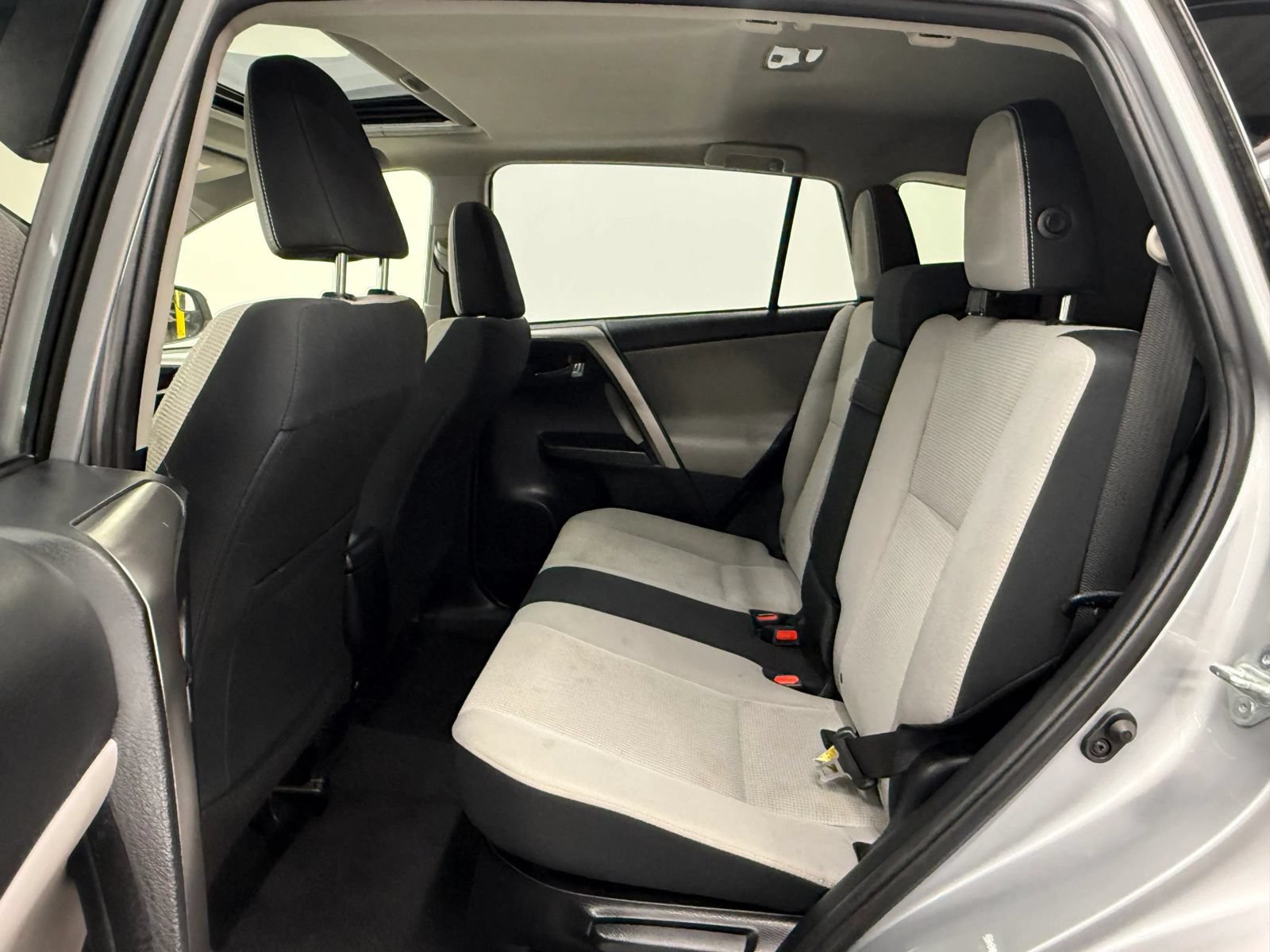 Used 2017 Toyota RAV4 XLE AWD/4WD image 19