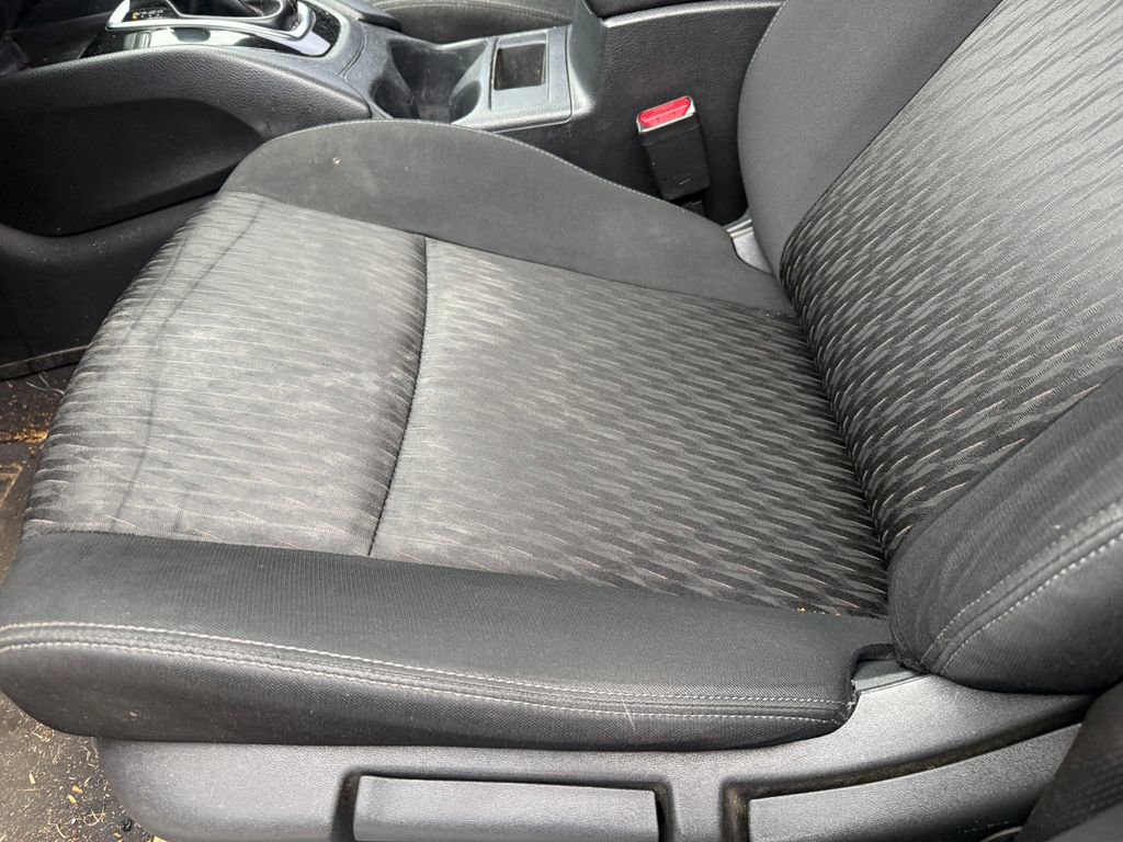 Used 2017 Nissan Rogue S image 15