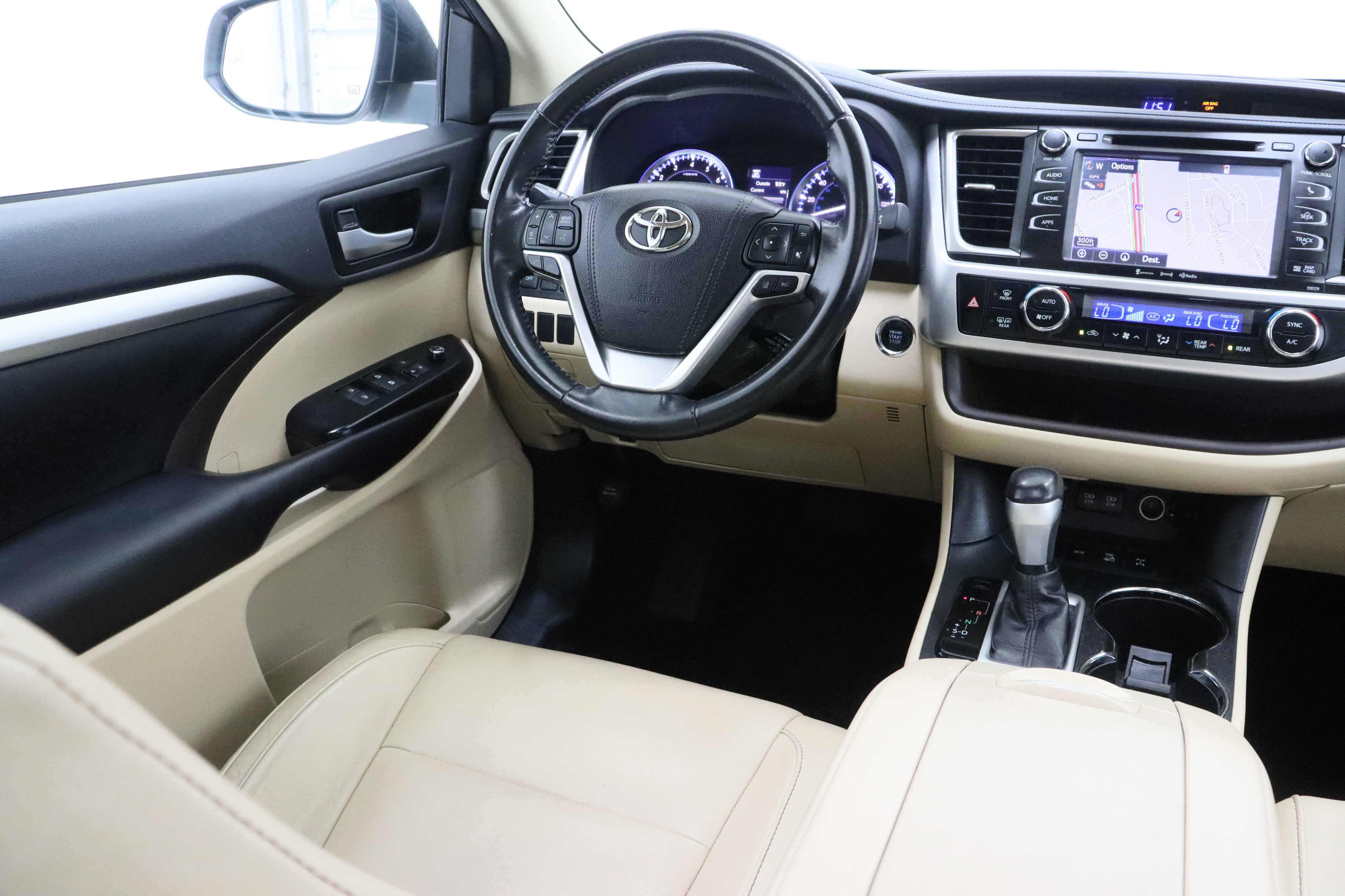 Used 2017 Toyota Highlander XLE AWD/4WD image 34