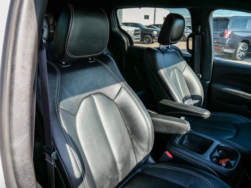 Used 2026 Chrysler Pacifica Select FWD image 16