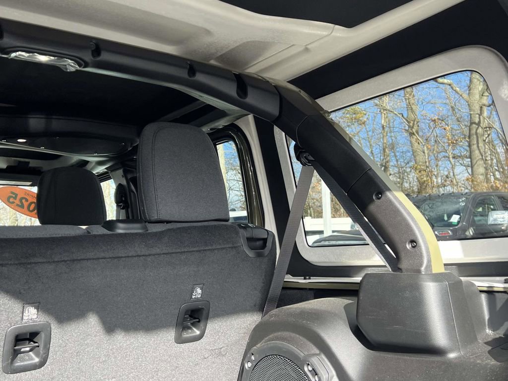 Used 2025 Jeep Wrangler Rubicon w/ XTREMEE 35" Tire Package image 13