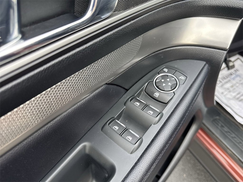 Used 2018 Ford Explorer XLT image 13