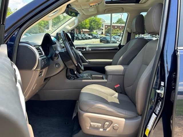 Used 2023 Lexus GX 460 Premium w/ Accessory Package AWD/4WD image 13