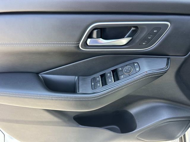 Used 2024 Nissan Rogue Platinum w/ Platinum Premium Package image 30