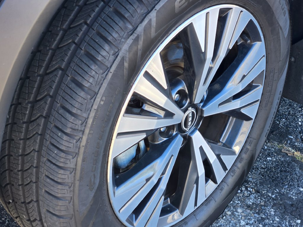 Used 2023 Nissan Rogue SV AWD/4WD image 5