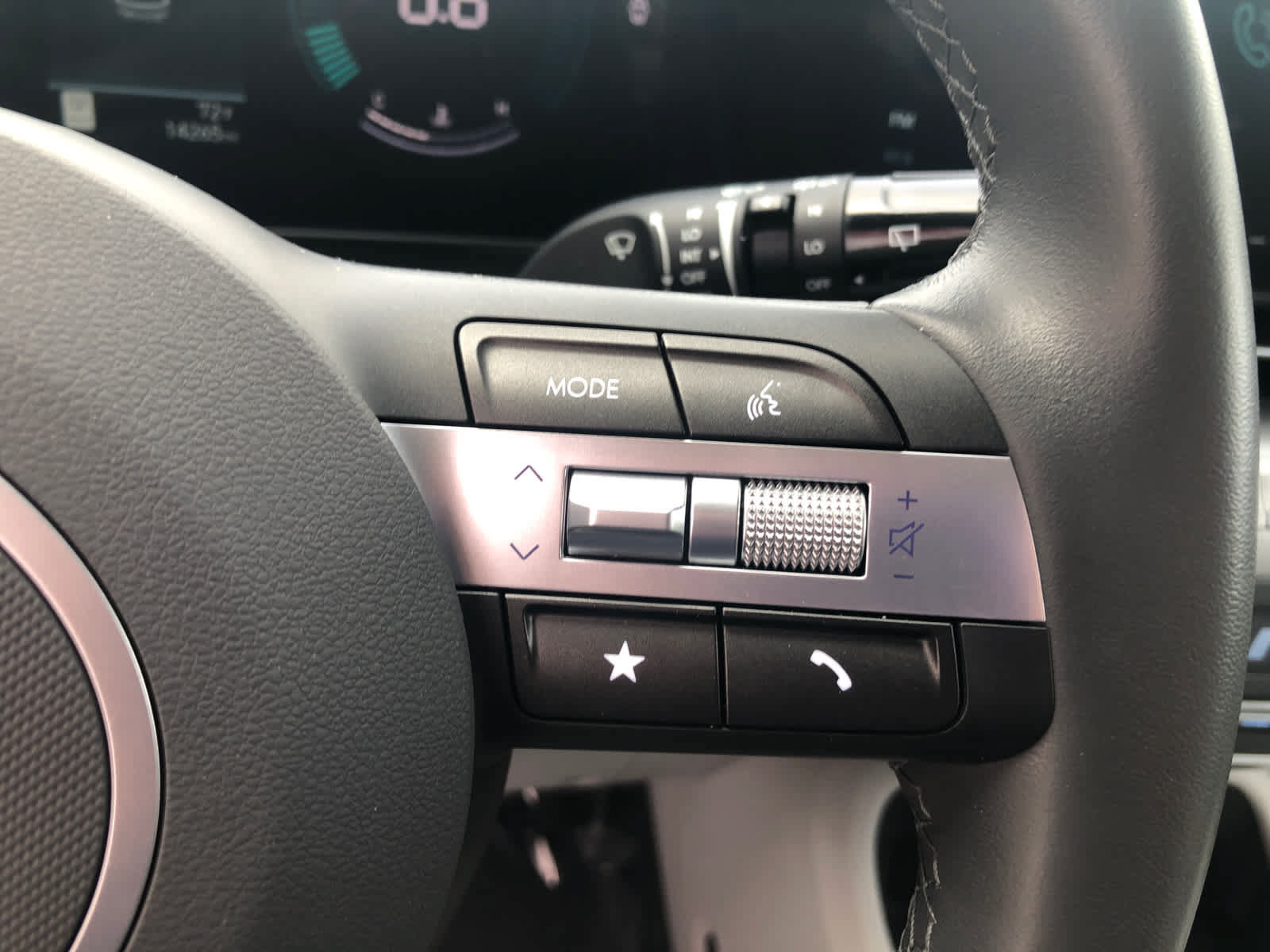 Certified 2025 Hyundai Kona SEL AWD/4WD image 9