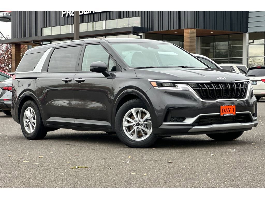 Used 2024 Kia Carnival LX image 2