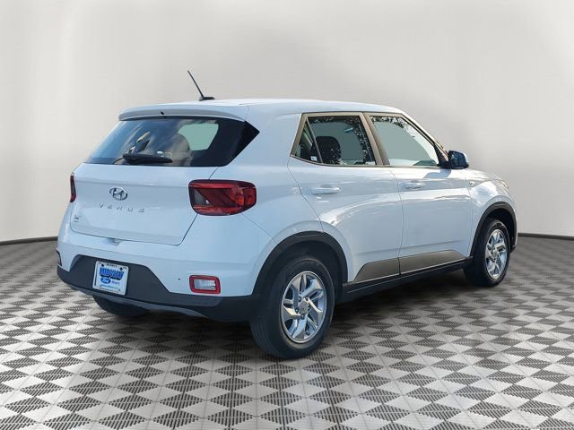 Used 2023 Hyundai Venue SE image 5
