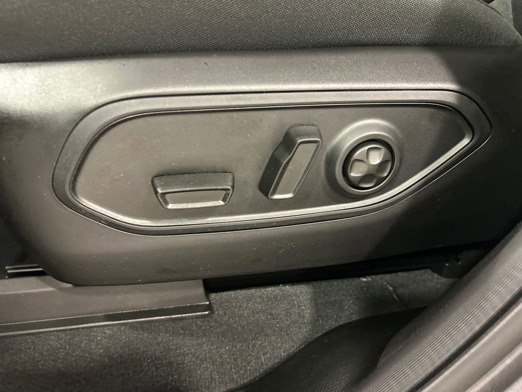 New 2026 Jeep Grand Cherokee L Laredo image 16