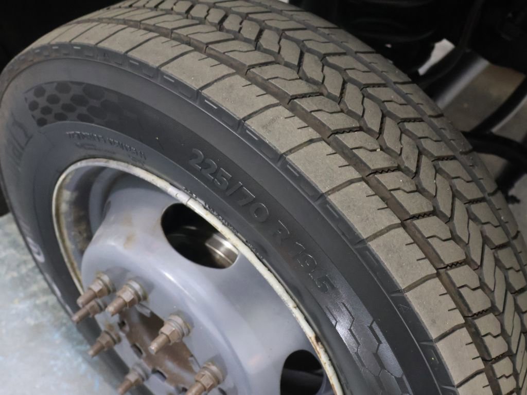 Used 2015 Ford F550 2WD Regular Cab Super Duty image 29