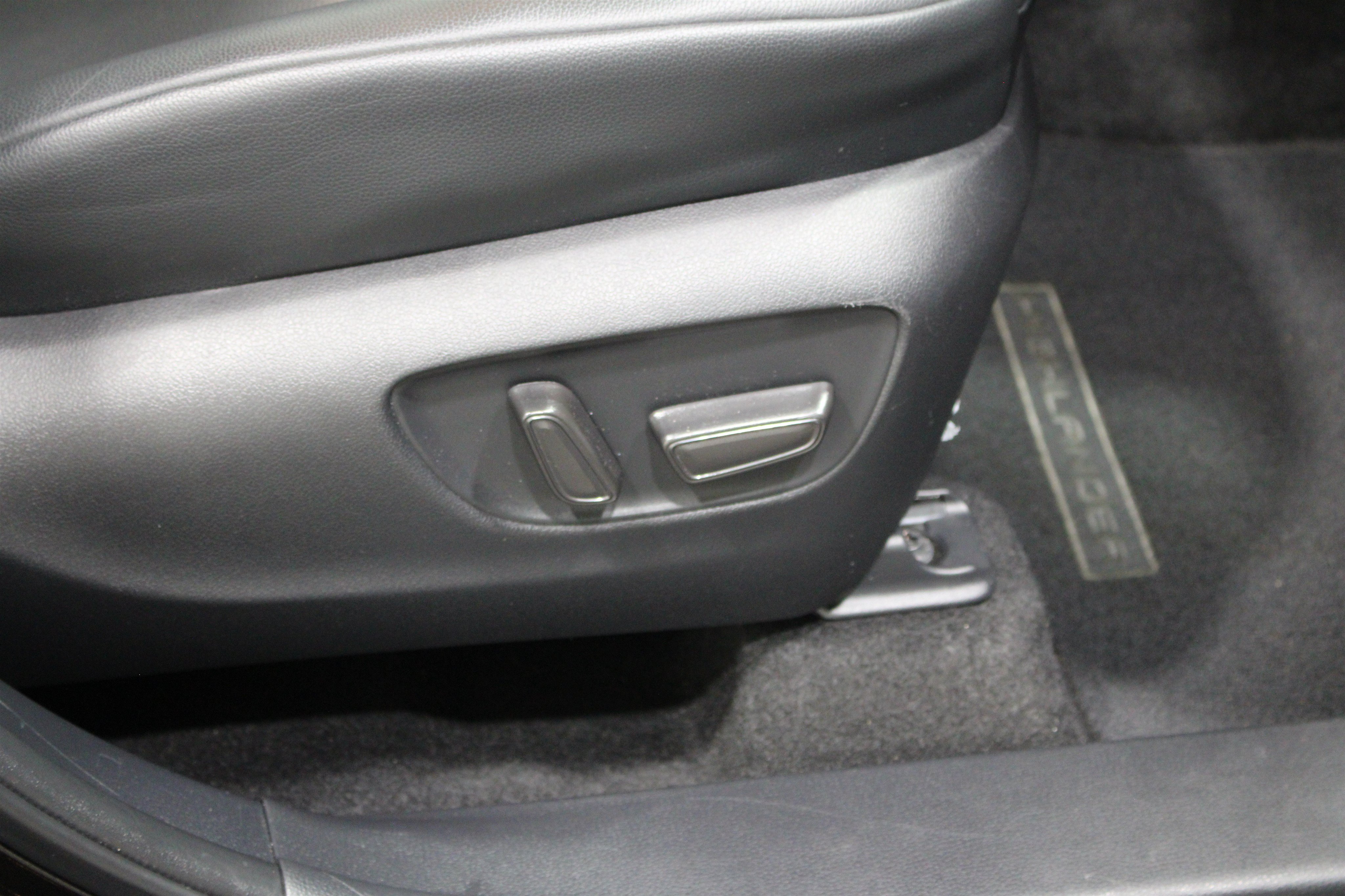 Used 2024 Toyota Highlander XLE AWD/4WD image 27