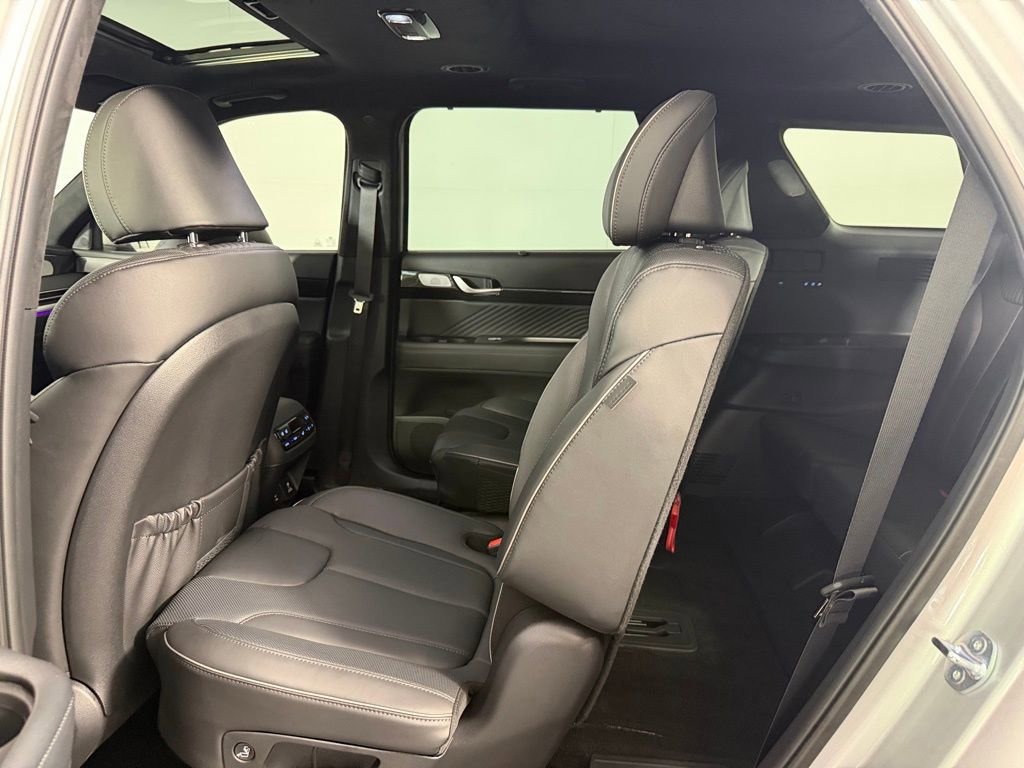 Used 2025 Hyundai Palisade Calligraphy image 30