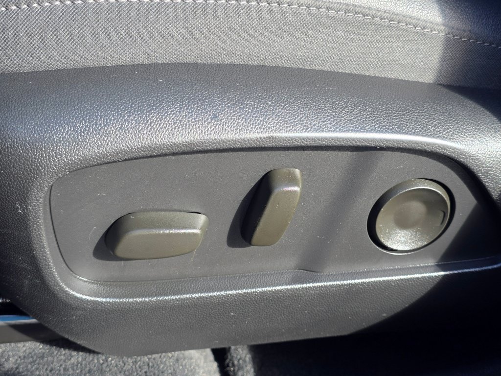 Used 2025 Chevrolet Equinox LT w/ Convenience Package II FWD image 36