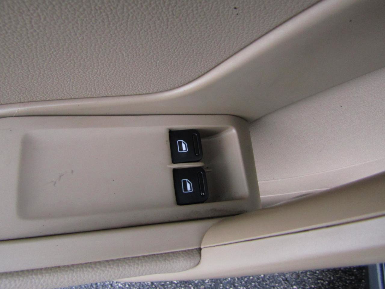 Used 2017 Volkswagen Beetle 1.8T SE FWD image 10