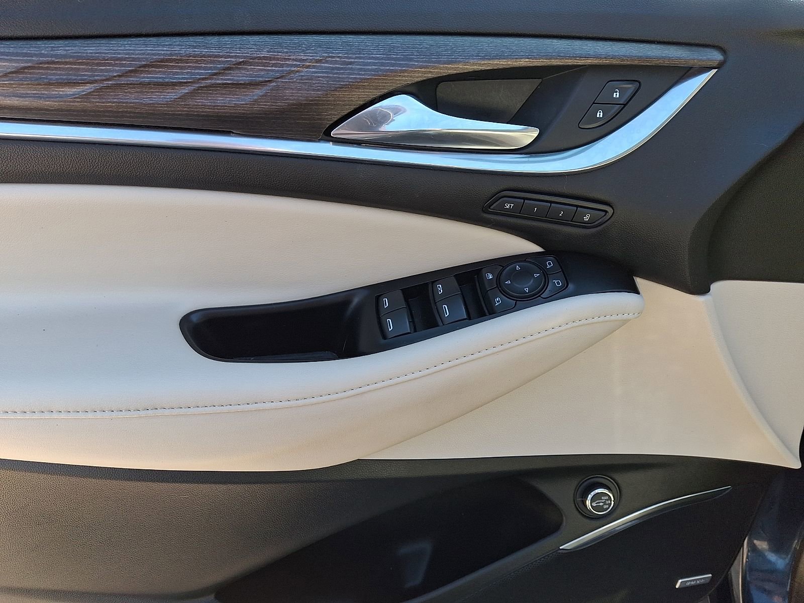 Used 2023 Buick Enclave Avenir w/ Avenir Technology Package image 13