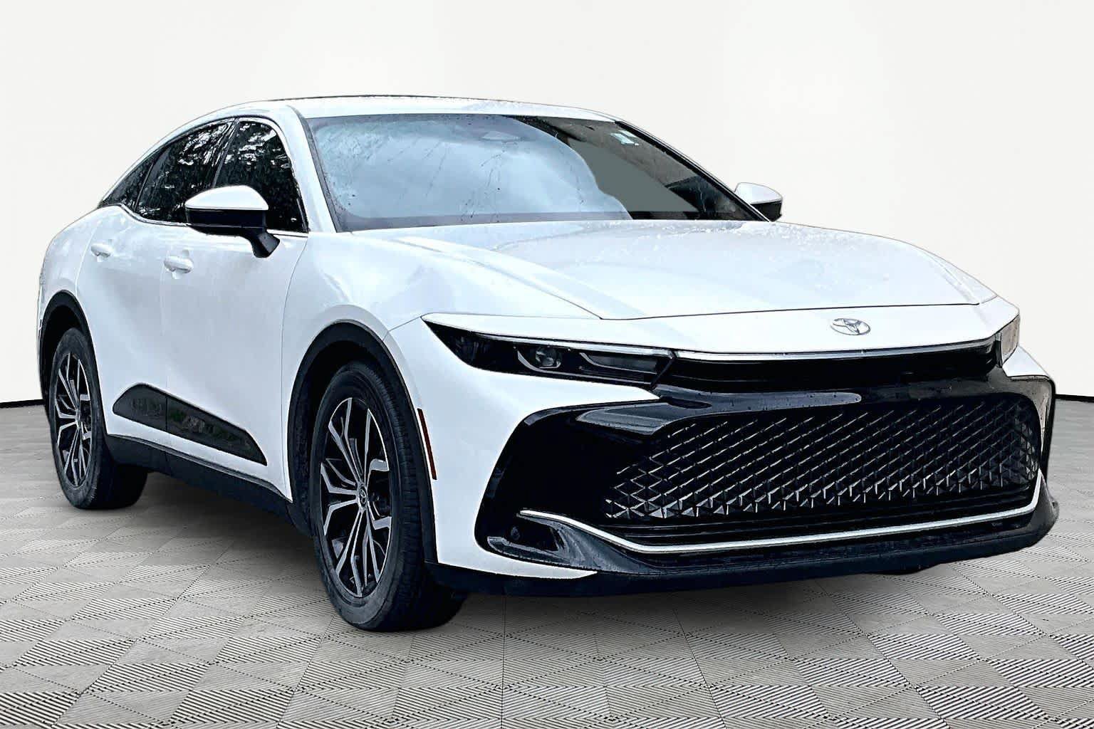 Certified 2023 Toyota Crown AWD/4WD image 3