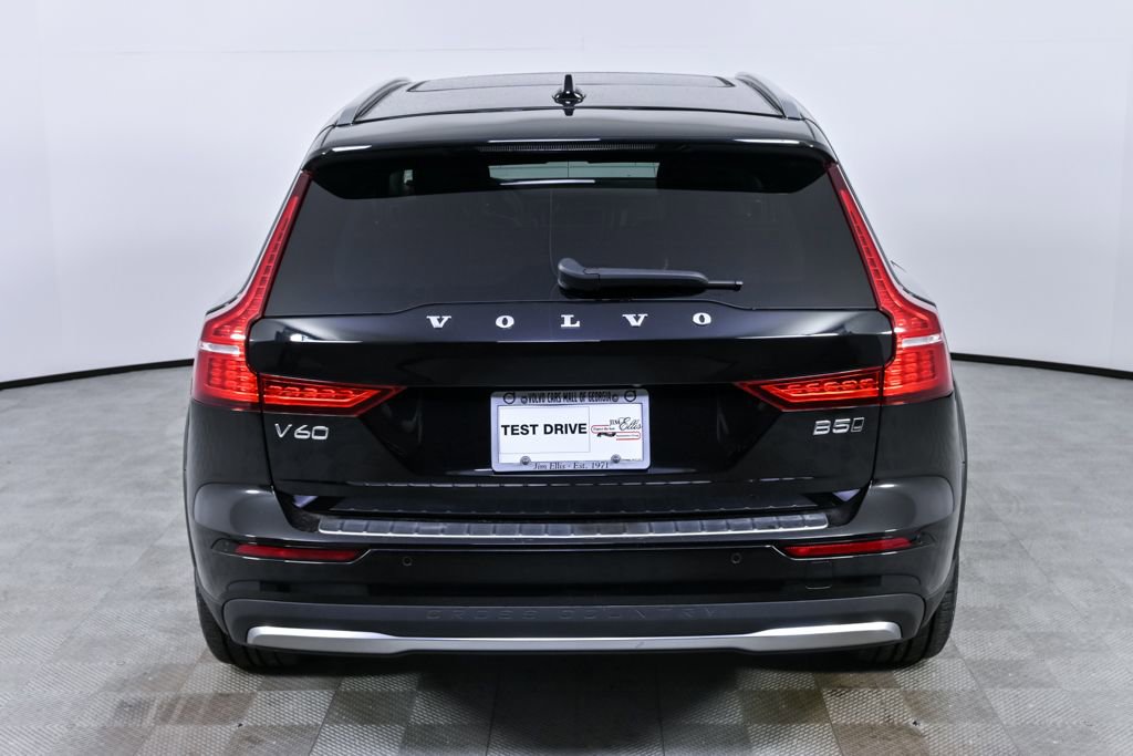 Certified 2024 Volvo V60 B5 Cross Country Ultimate image 31