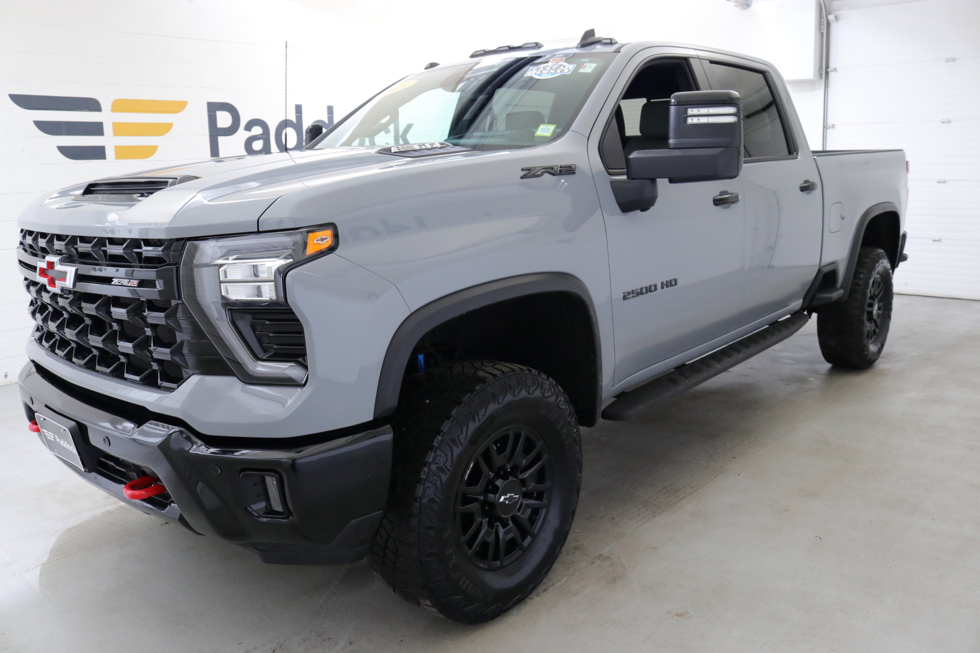 Used 2025 Chevrolet Silverado 2500 ZR2 w/ Technology Package image 3