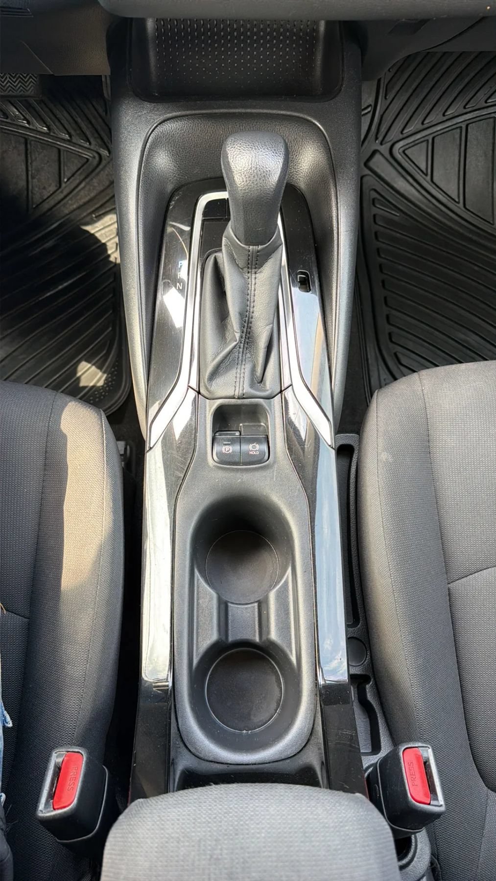 Used 2020 Toyota Corolla LE FWD image 19