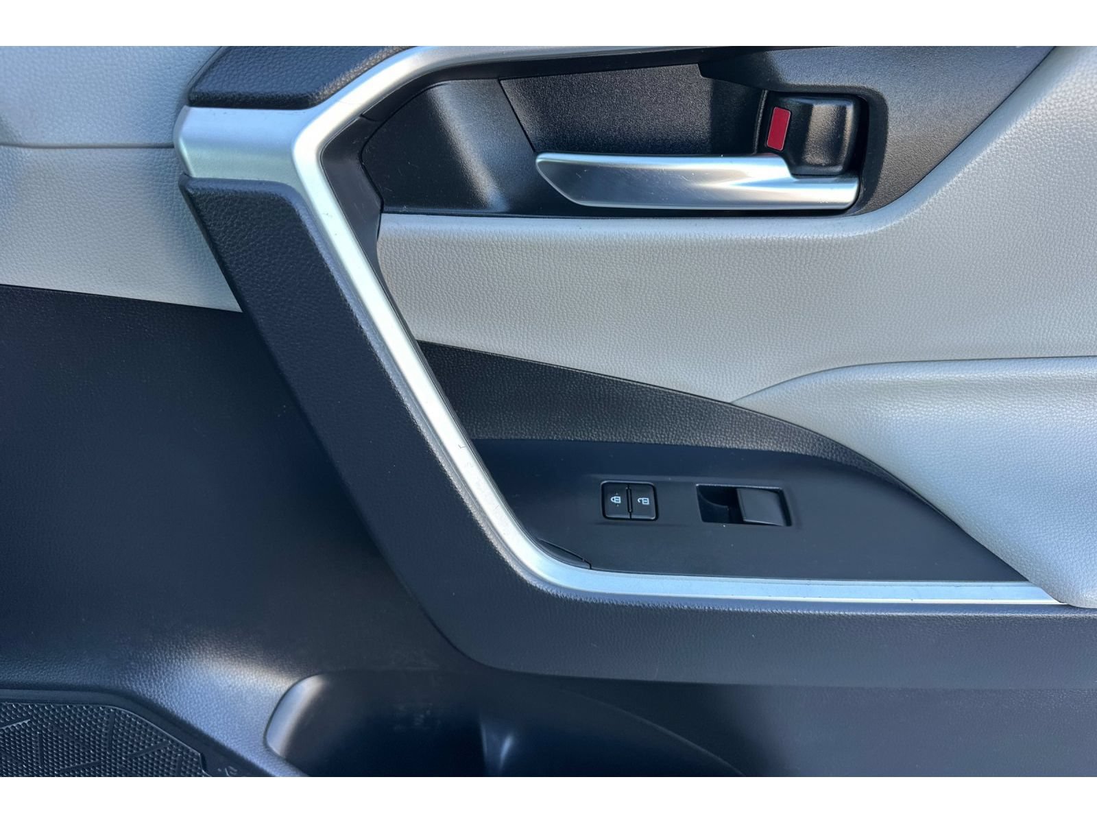 Used 2020 Toyota RAV4 XLE w/ Convenience Package AWD/4WD image 20