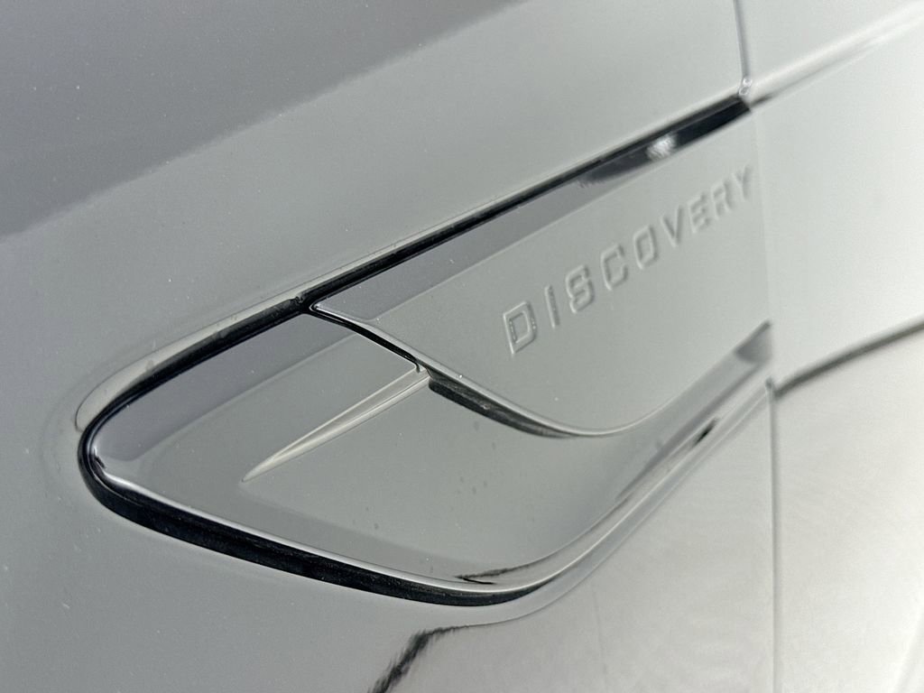 Used 2025 Land Rover Discovery Dynamic SE AWD/4WD image 22