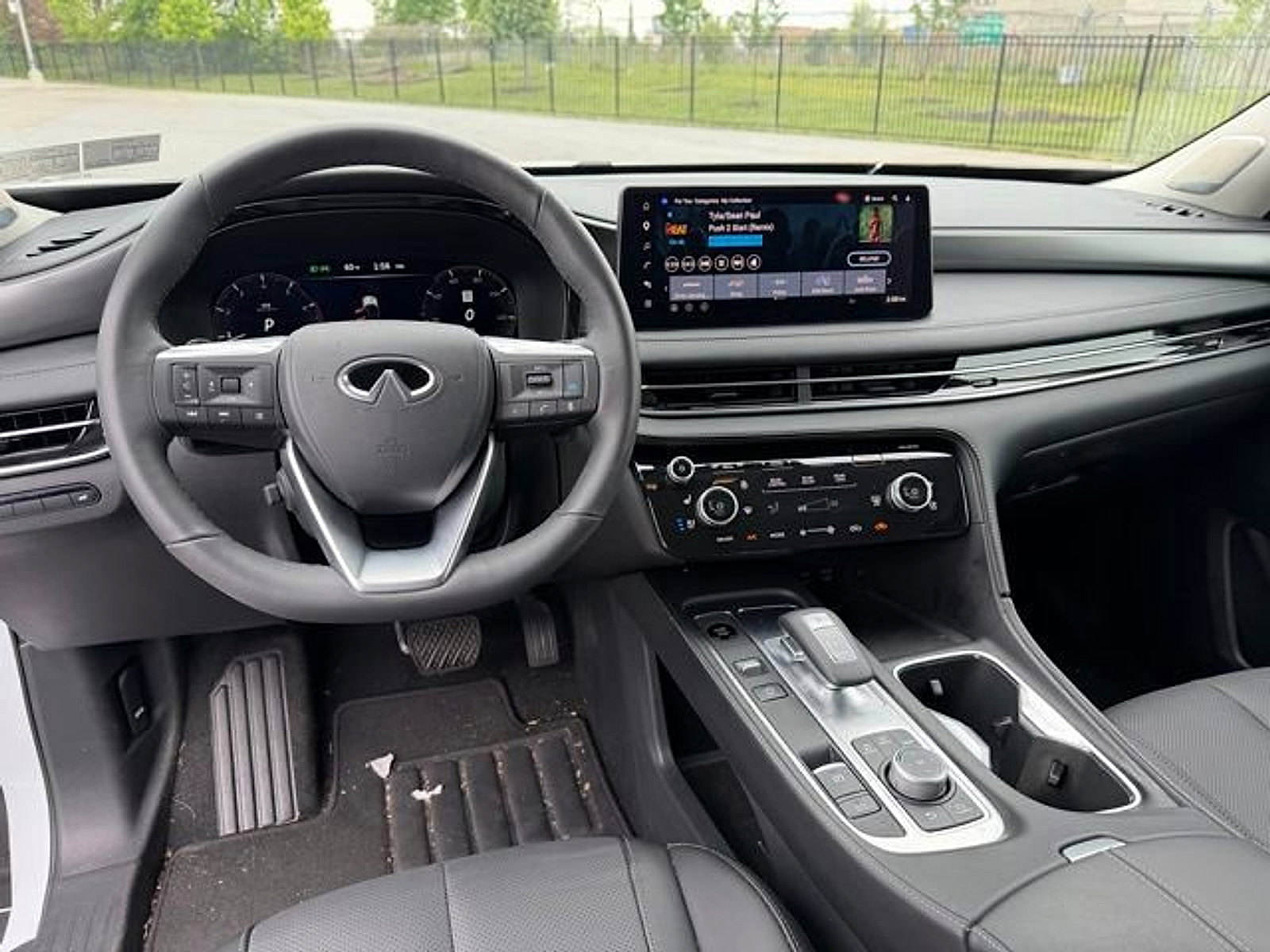 Certified 2026 INFINITI QX60 Luxe w/ Cargo Package AWD/4WD image 13