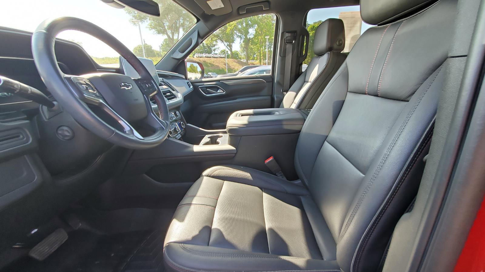 Used 2022 Chevrolet Tahoe RST w/ Luxury Package AWD/4WD image 3