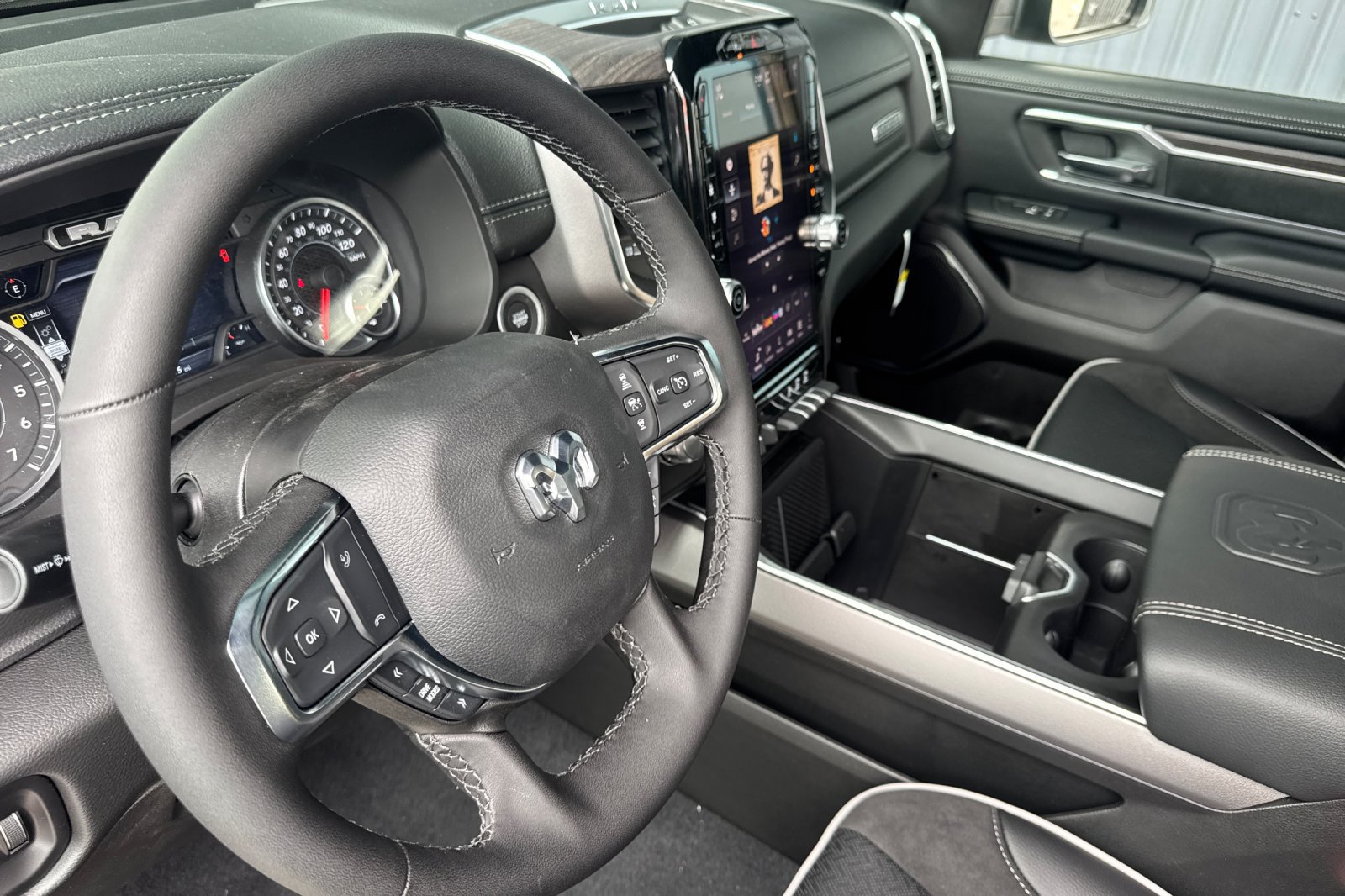 New 2026 RAM 1500 Laramie AWD/4WD image 9