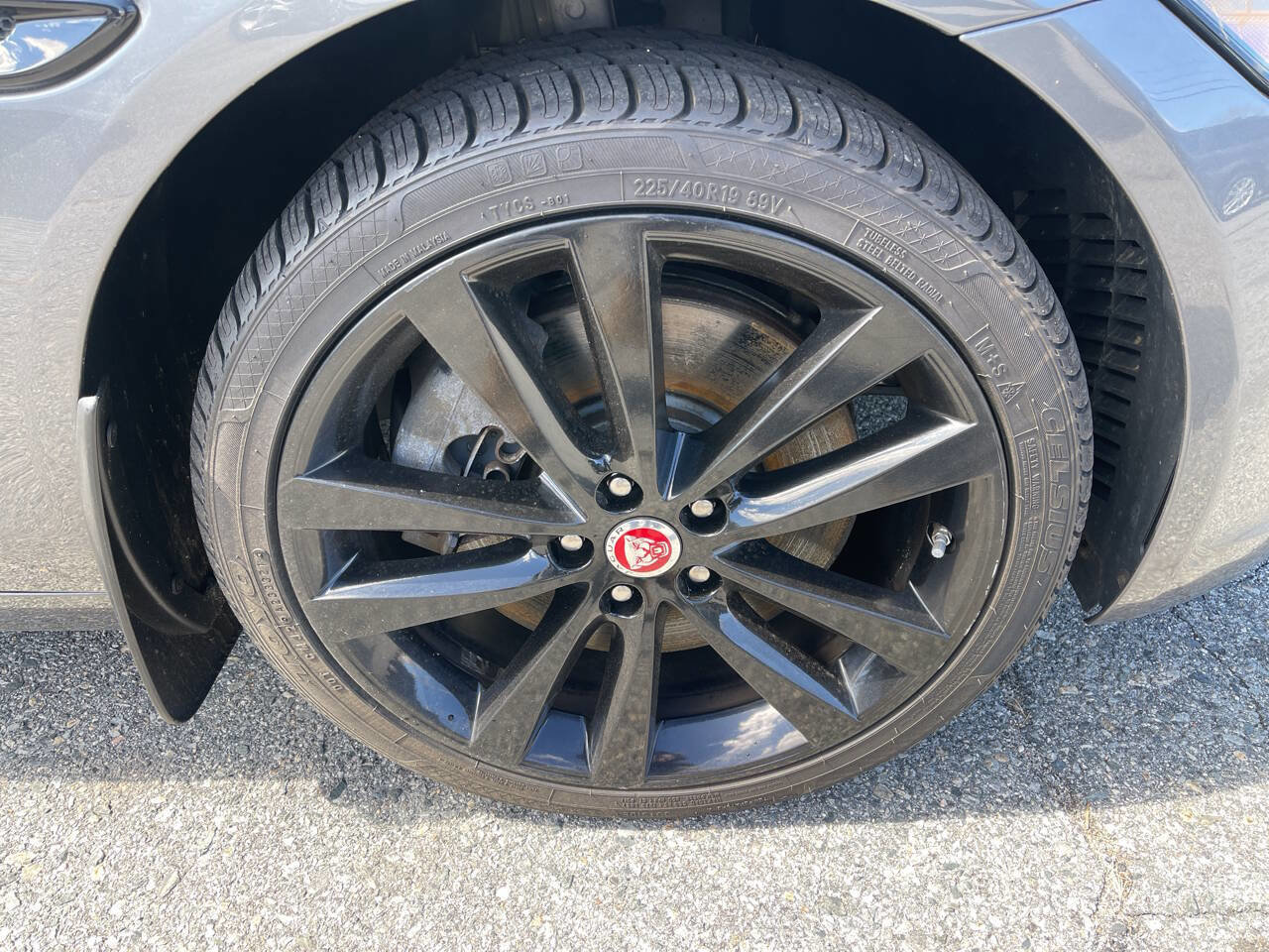 Used 2017 Jaguar XE Prestige image 35