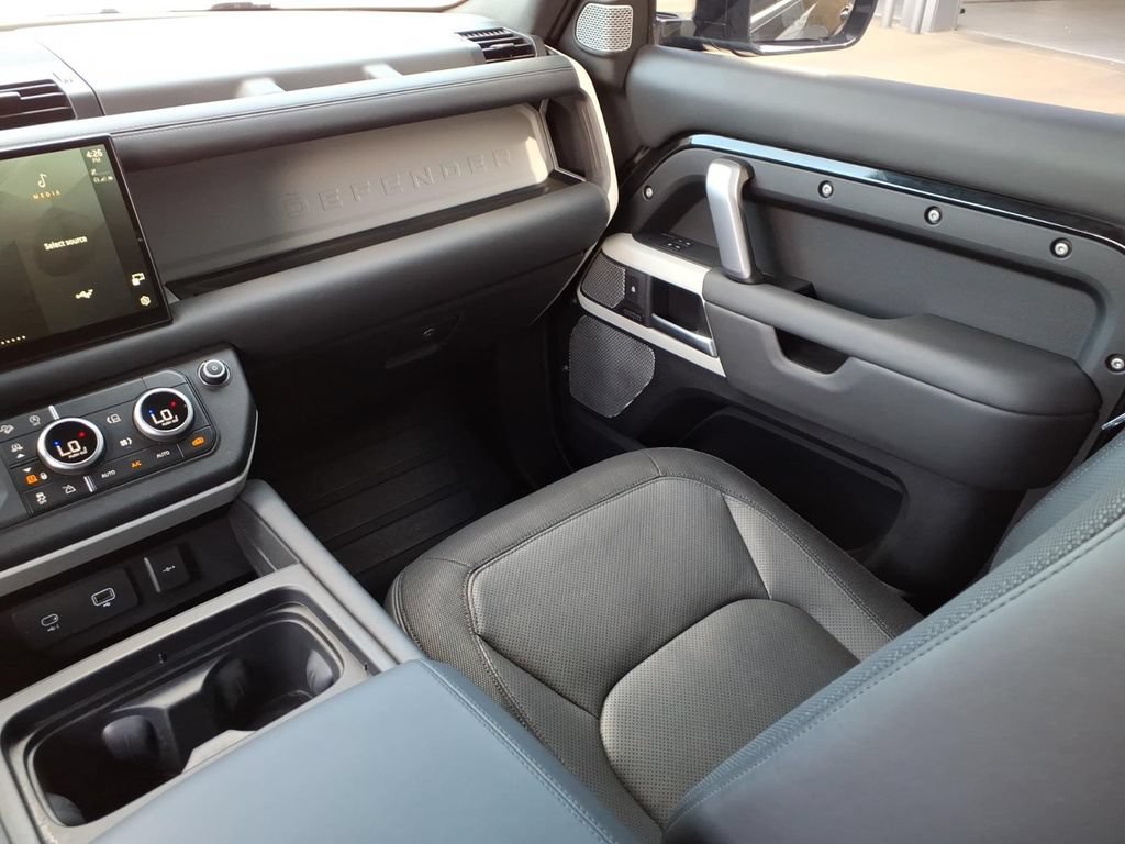 Certified 2023 Land Rover Defender 130 X-Dynamic SE AWD/4WD image 22