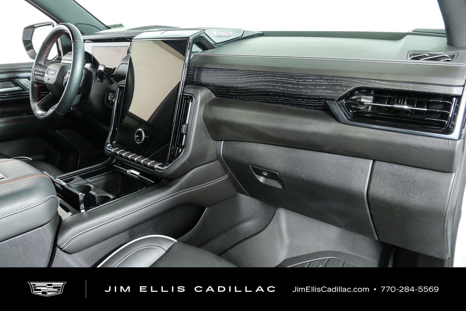 Used 2025 GMC Yukon AT4 Ultimate w/ LPO, Floor Liner Package AWD/4WD image 26