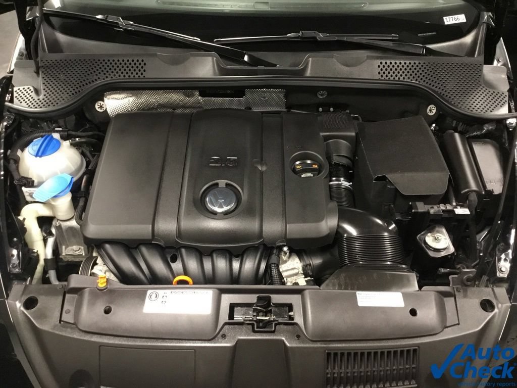 Used 2013 Volkswagen Beetle 2.5 FWD image 40