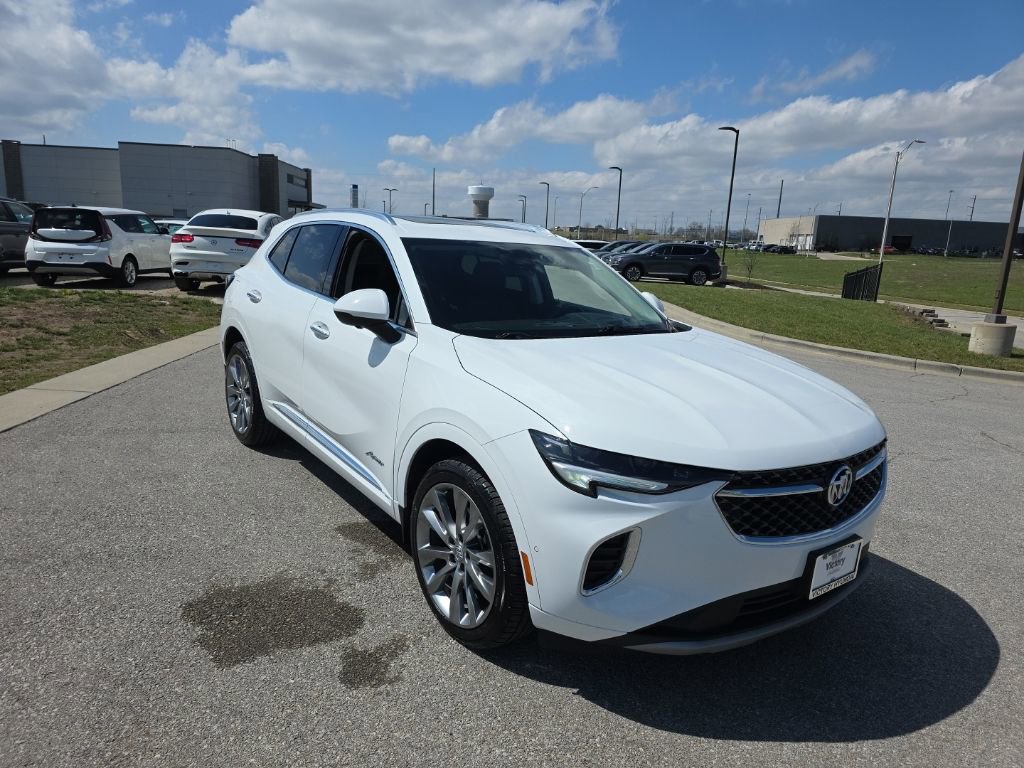 Used 2022 Buick Envision Avenir w/ Technology Package II image 3