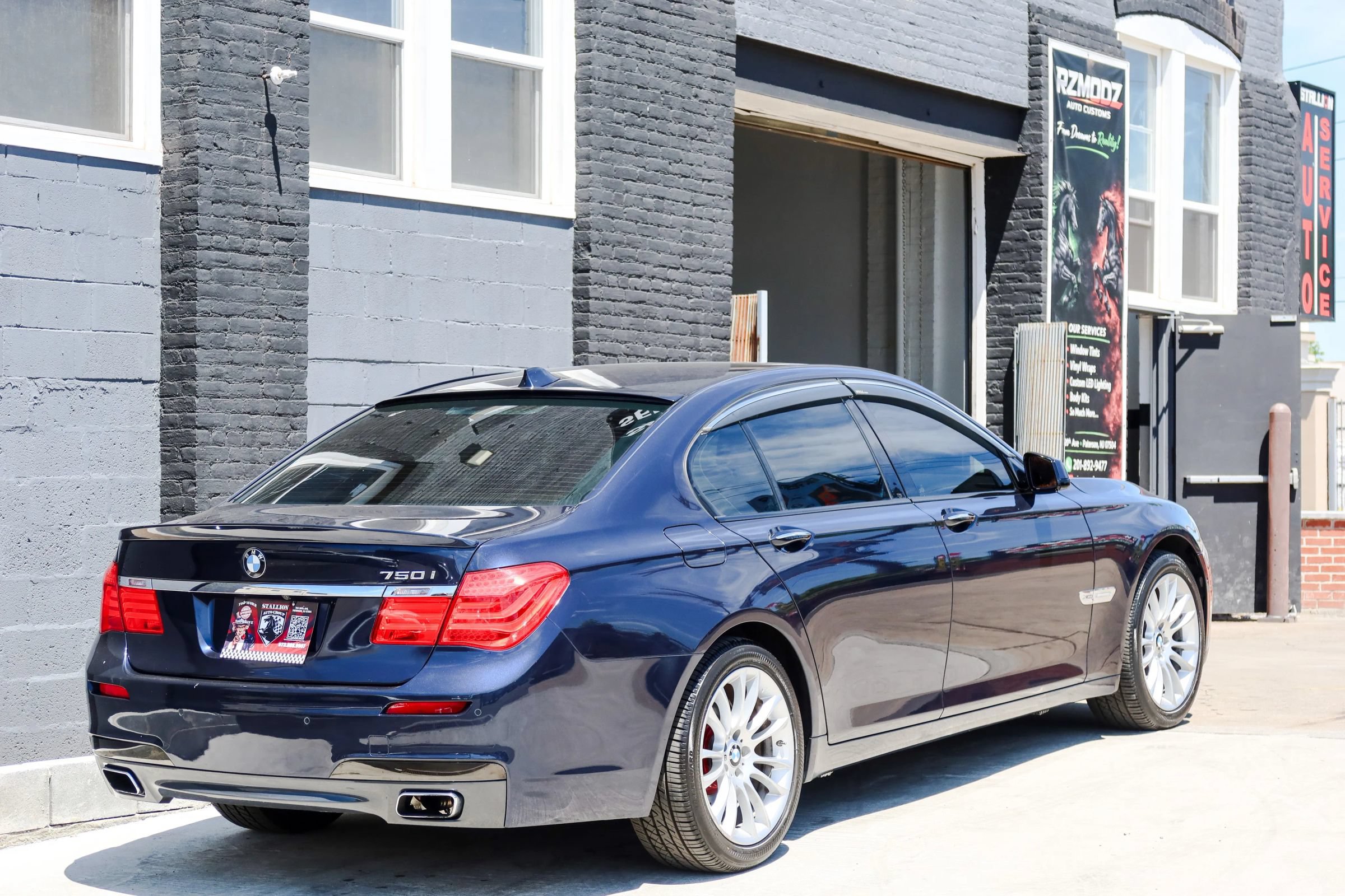 Used 2012 BMW 750i xDrive AWD/4WD image 4